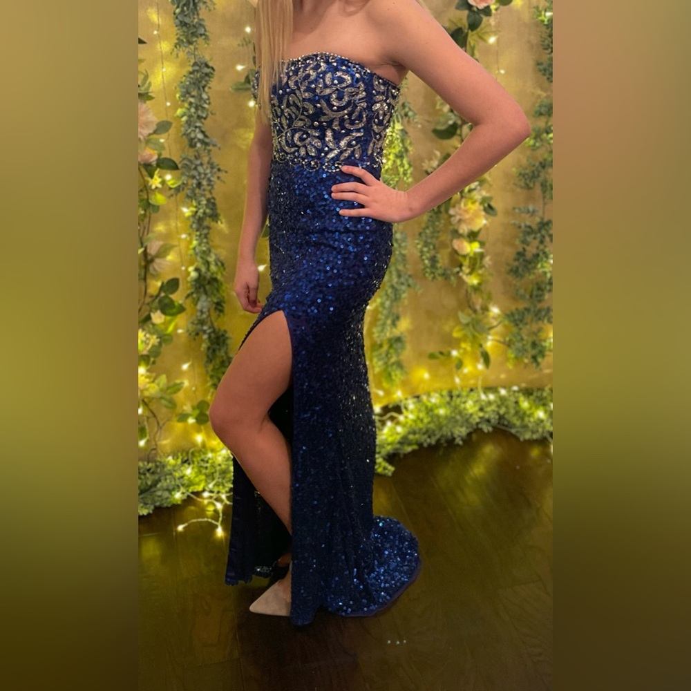 026 Primavera Blue Sequin Strapless Gown